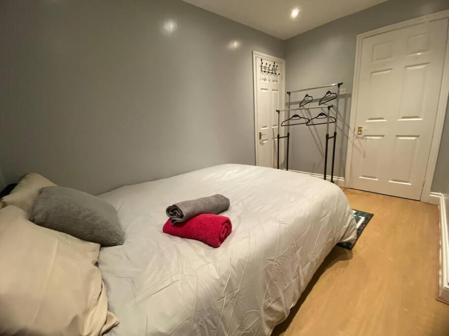 Spacious 2 Bedroom Flat Лондон Экстерьер фото