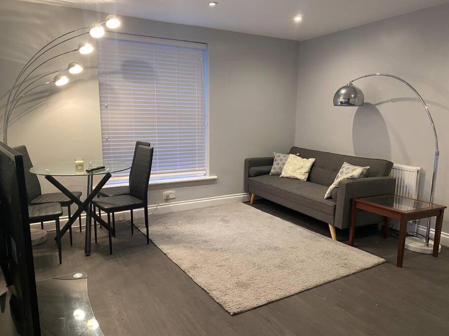 Spacious 2 Bedroom Flat Лондон Экстерьер фото
